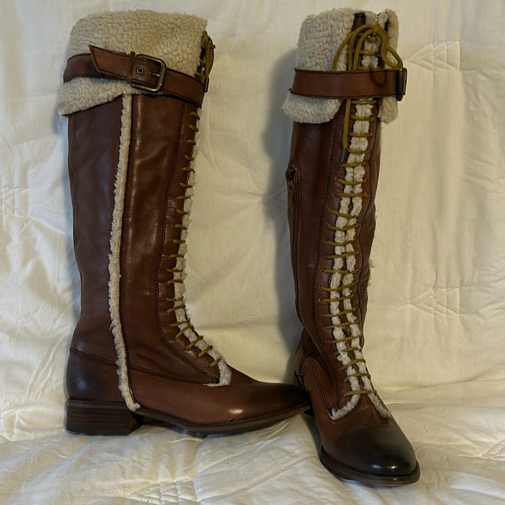 ARTUROCHIANG. Women’s brown high top boots. Size 7M